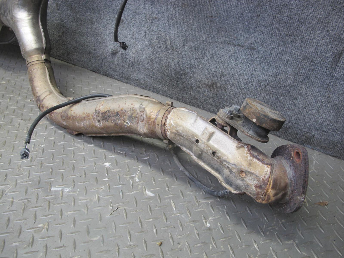 95-97 Toyota Celsior UCF20 Exhaust Intermediate Y Pipe w Lambda Sensor OEM