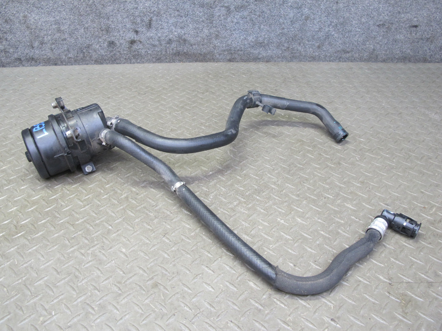 2012-2018 BMW F12 F13 M6 S63T Power Steering Fluid Oil Reservoir Tank W/ Line