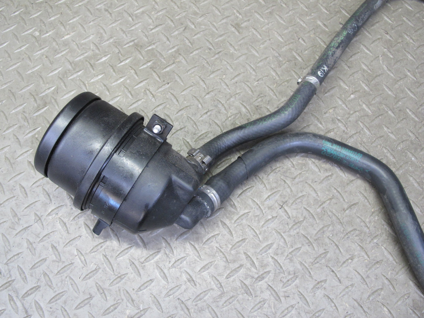 2012-2018 BMW F12 F13 M6 S63T Power Steering Fluid Oil Reservoir Tank W/ Line