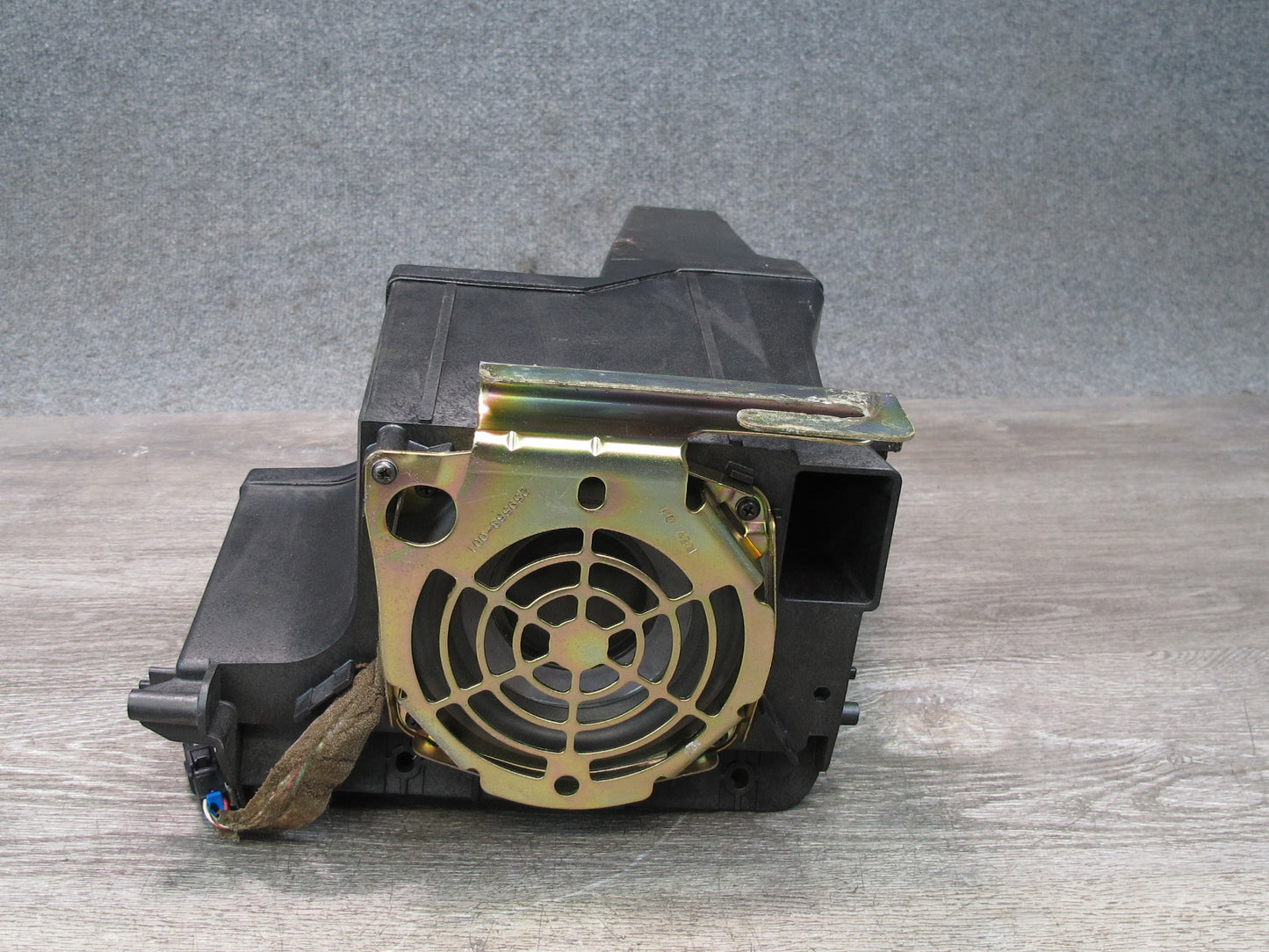 2003-2007 Hummer H2 Bose Audio Subwoofer Speaker Box 15177436