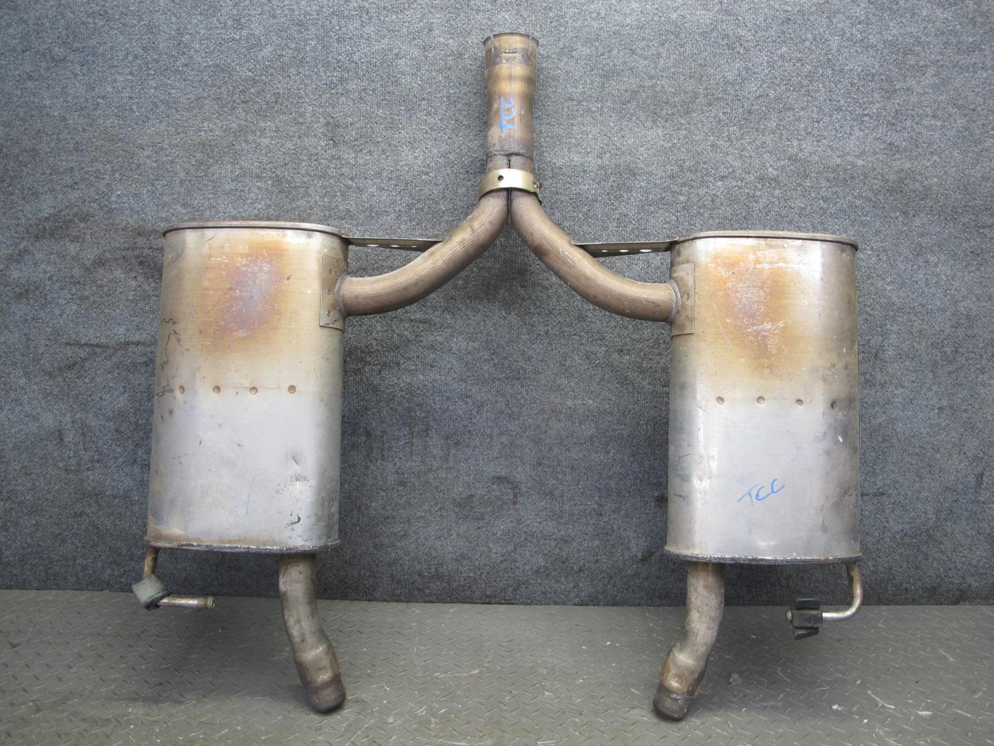 95-97 Toyota Celsior Lexus LS400 UCF20 Center Exhaust Muffler Dual Pipe OEM