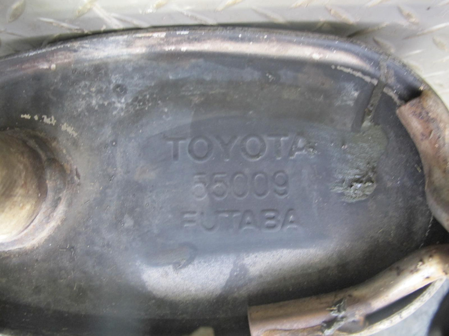 95-97 Toyota Celsior Lexus LS400 UCF20 Center Exhaust Muffler Dual Pipe OEM