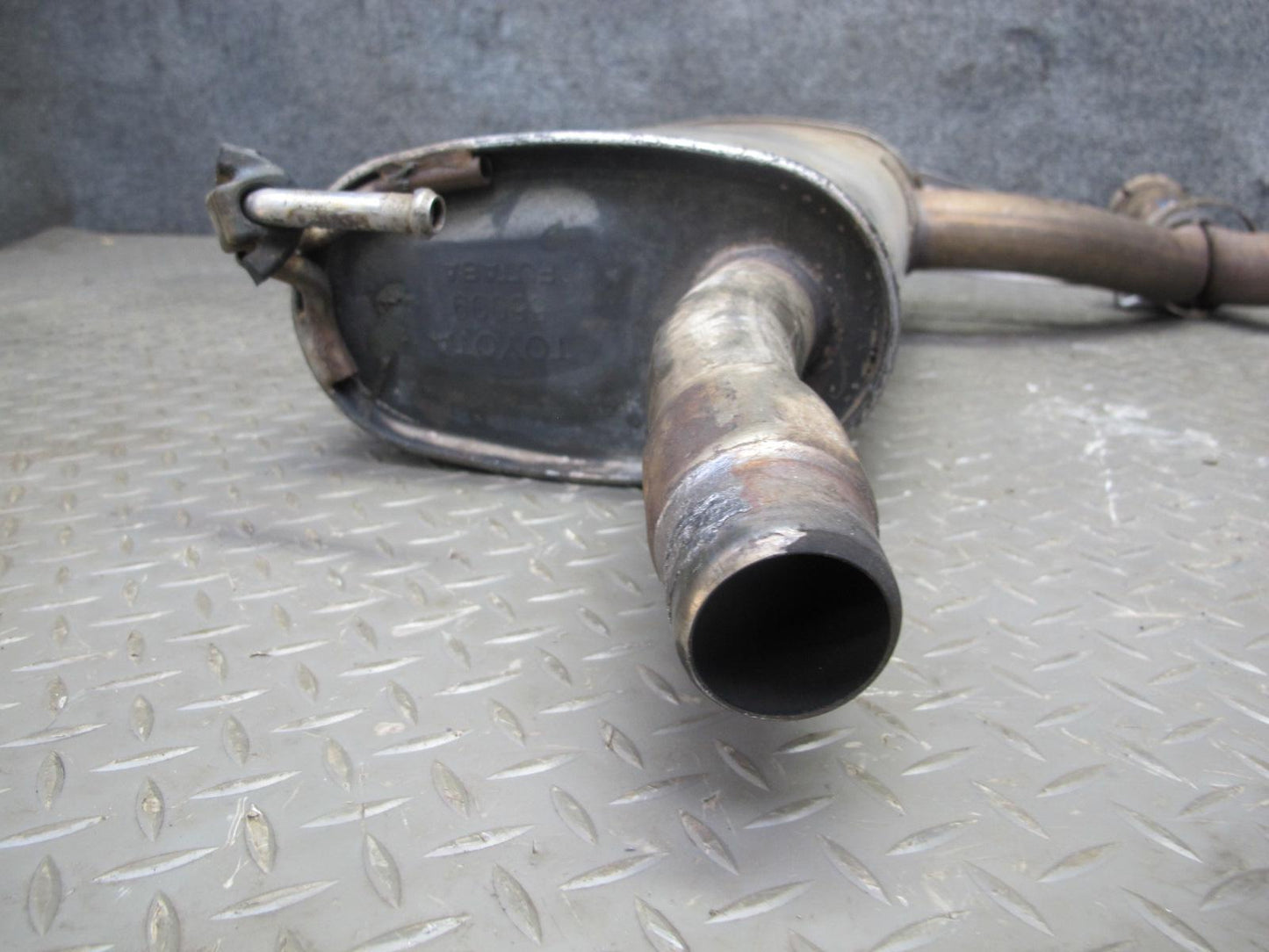 95-97 Toyota Celsior Lexus LS400 UCF20 Center Exhaust Muffler Dual Pipe OEM
