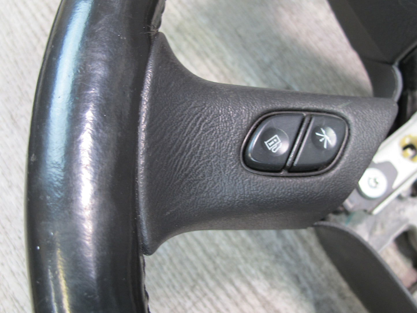 2003-2007 Hummer H2 Leather Black Steering W/ Controls