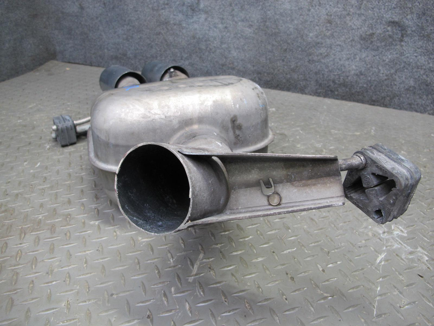 2012-2018 BMW F12 F13 M6 S63T Rear Left & Right Exhaust Muffler W/ Tips Set