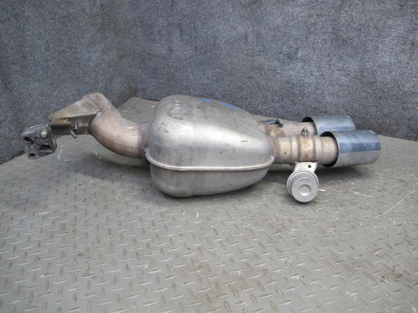 2012-2018 BMW F12 F13 M6 S63T Rear Left & Right Exhaust Muffler W/ Tips Set