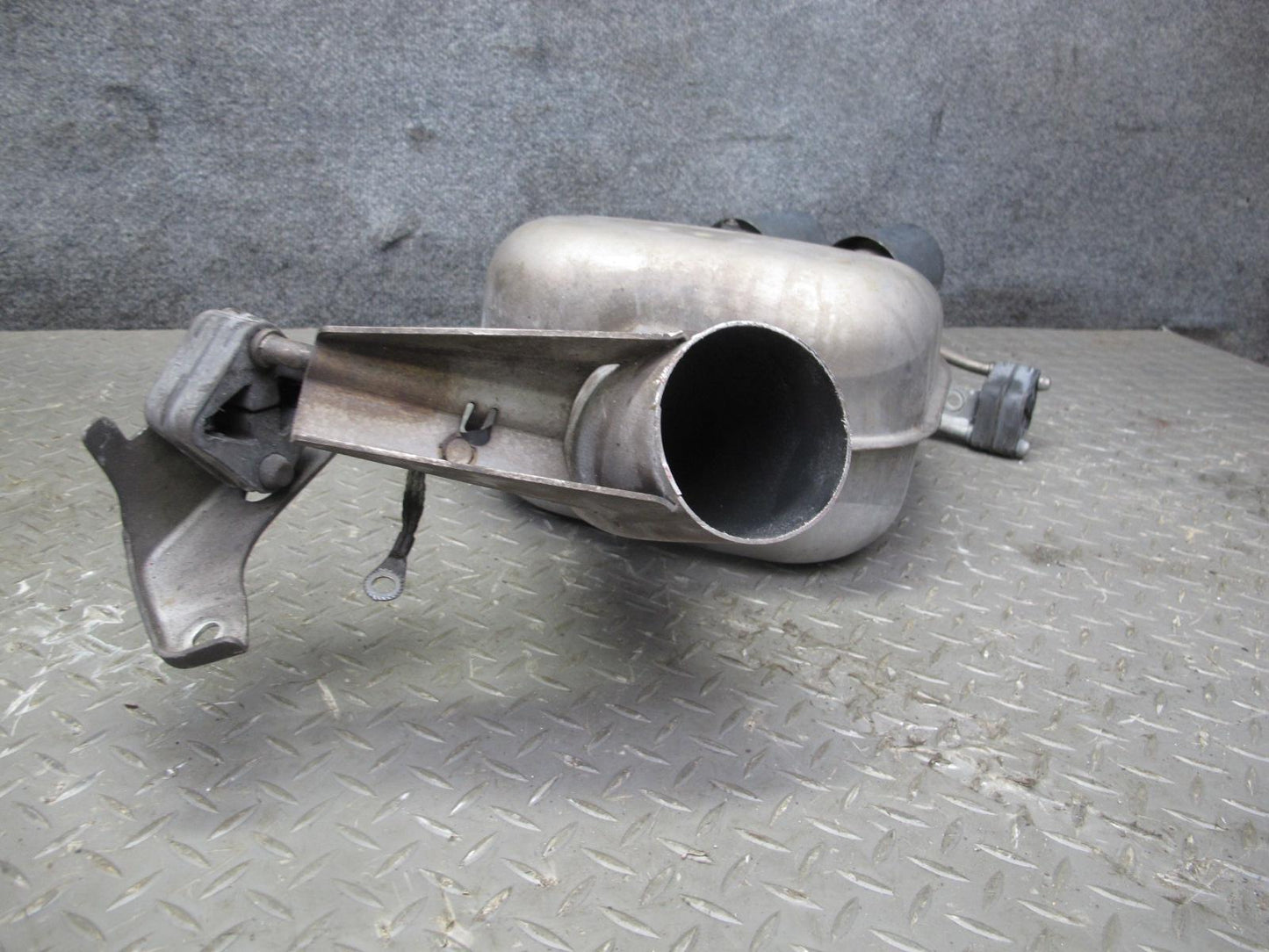 2012-2018 BMW F12 F13 M6 S63T Rear Left & Right Exhaust Muffler W/ Tips Set