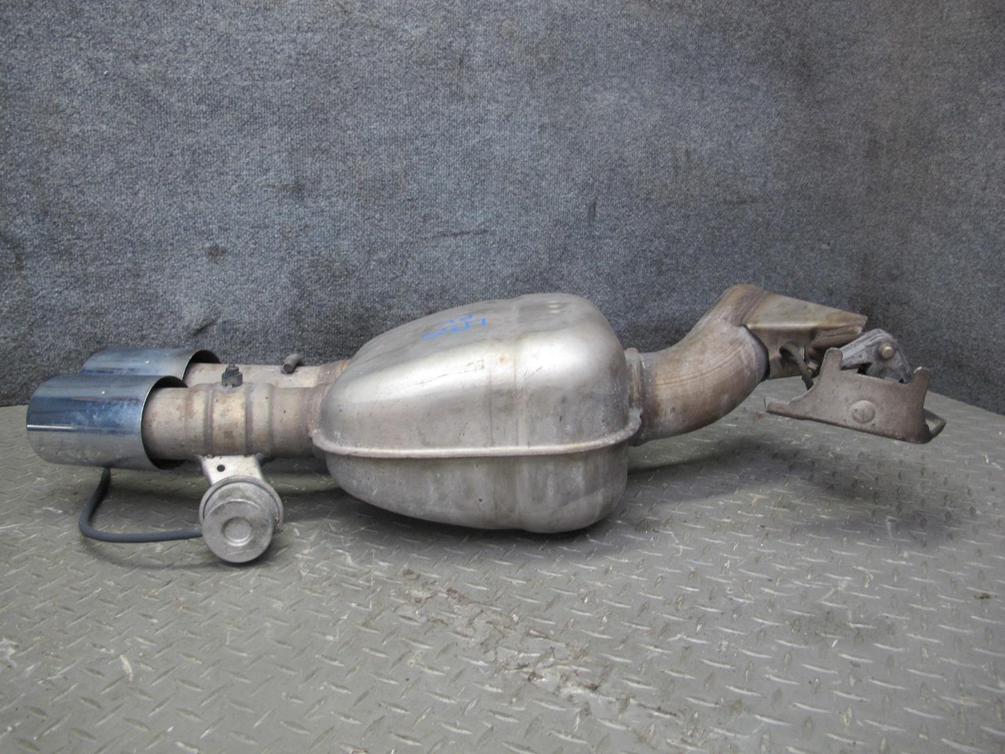 2012-2018 BMW F12 F13 M6 S63T Rear Left & Right Exhaust Muffler W/ Tips Set