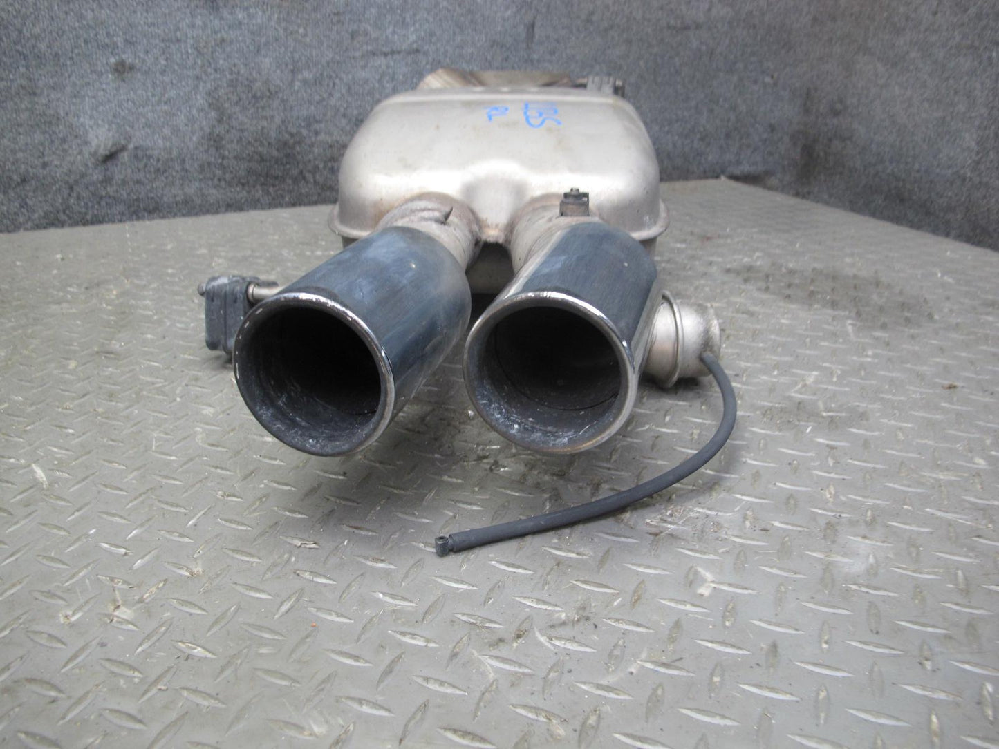 2012-2018 BMW F12 F13 M6 S63T Rear Left & Right Exhaust Muffler W/ Tips Set