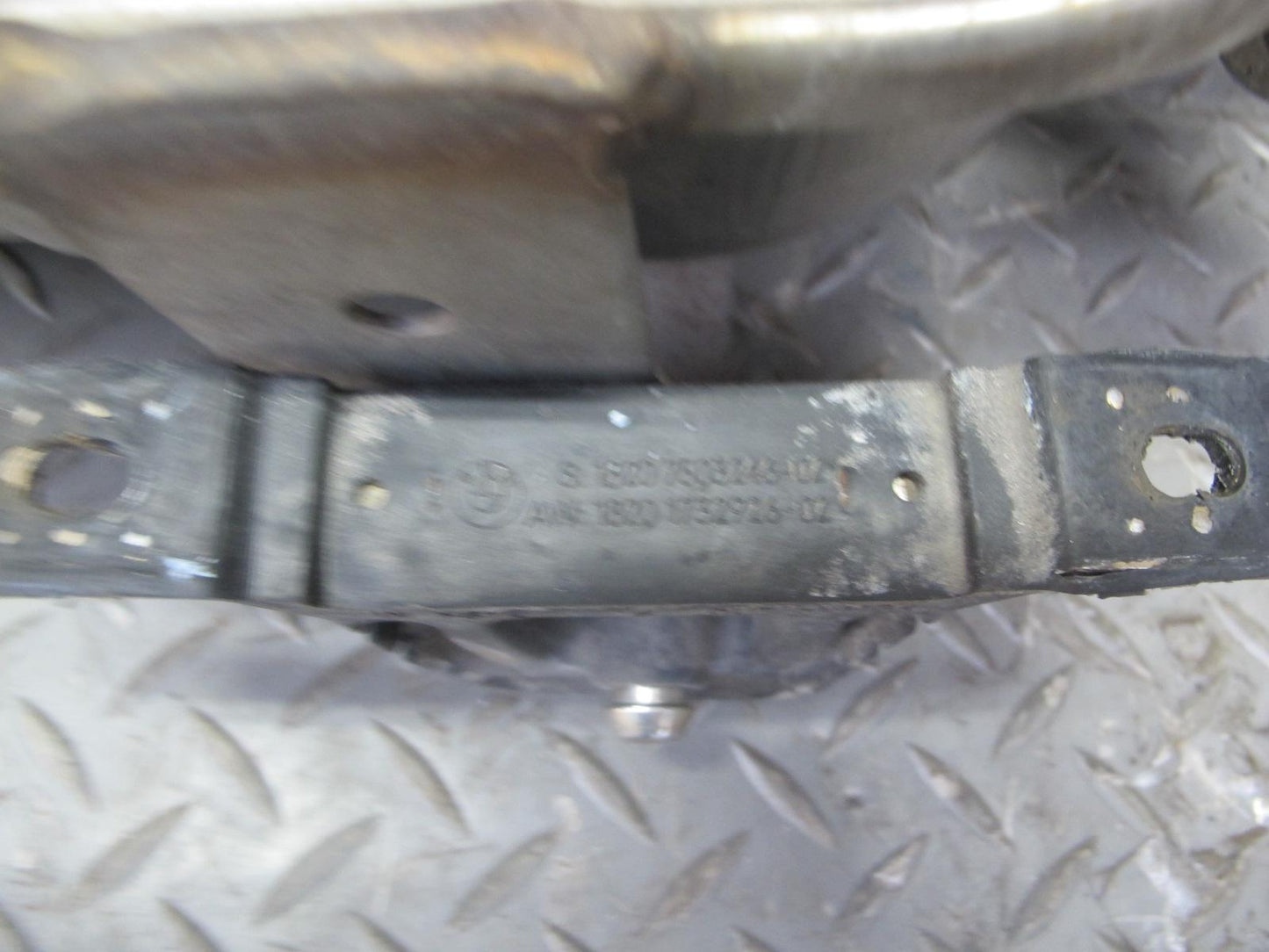 01-06 BMW E46 330ci Convertible Rear Exhaust Muffler 7502553 OEM