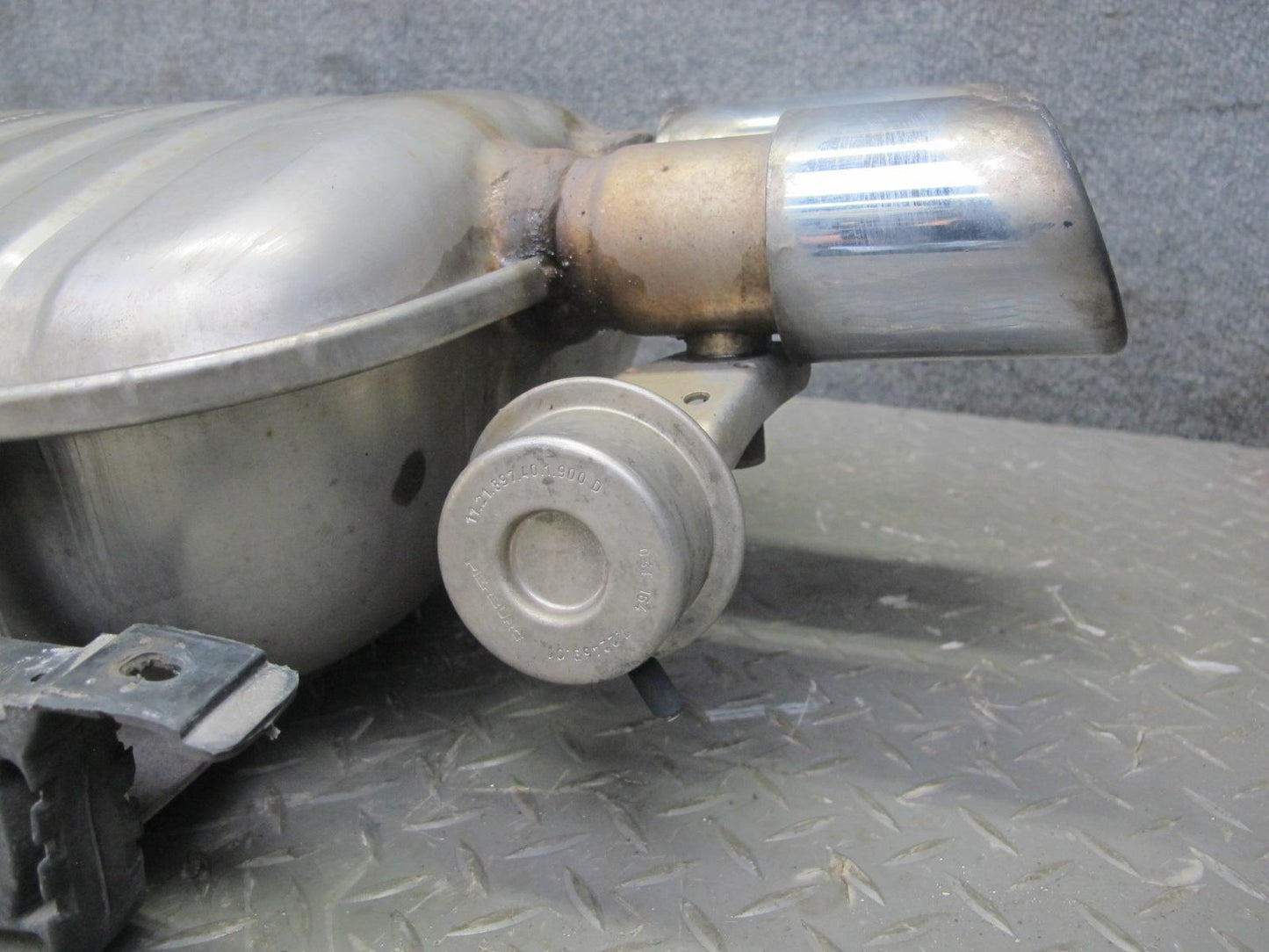 01-06 BMW E46 330ci Convertible Rear Exhaust Muffler 7502553 OEM