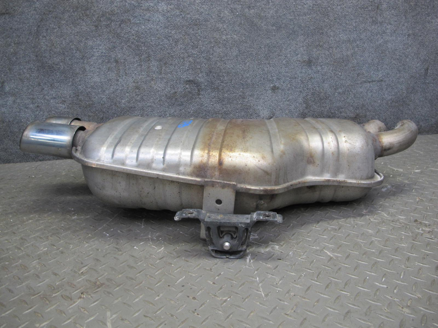 01-06 BMW E46 330ci Convertible Rear Exhaust Muffler 7502553 OEM