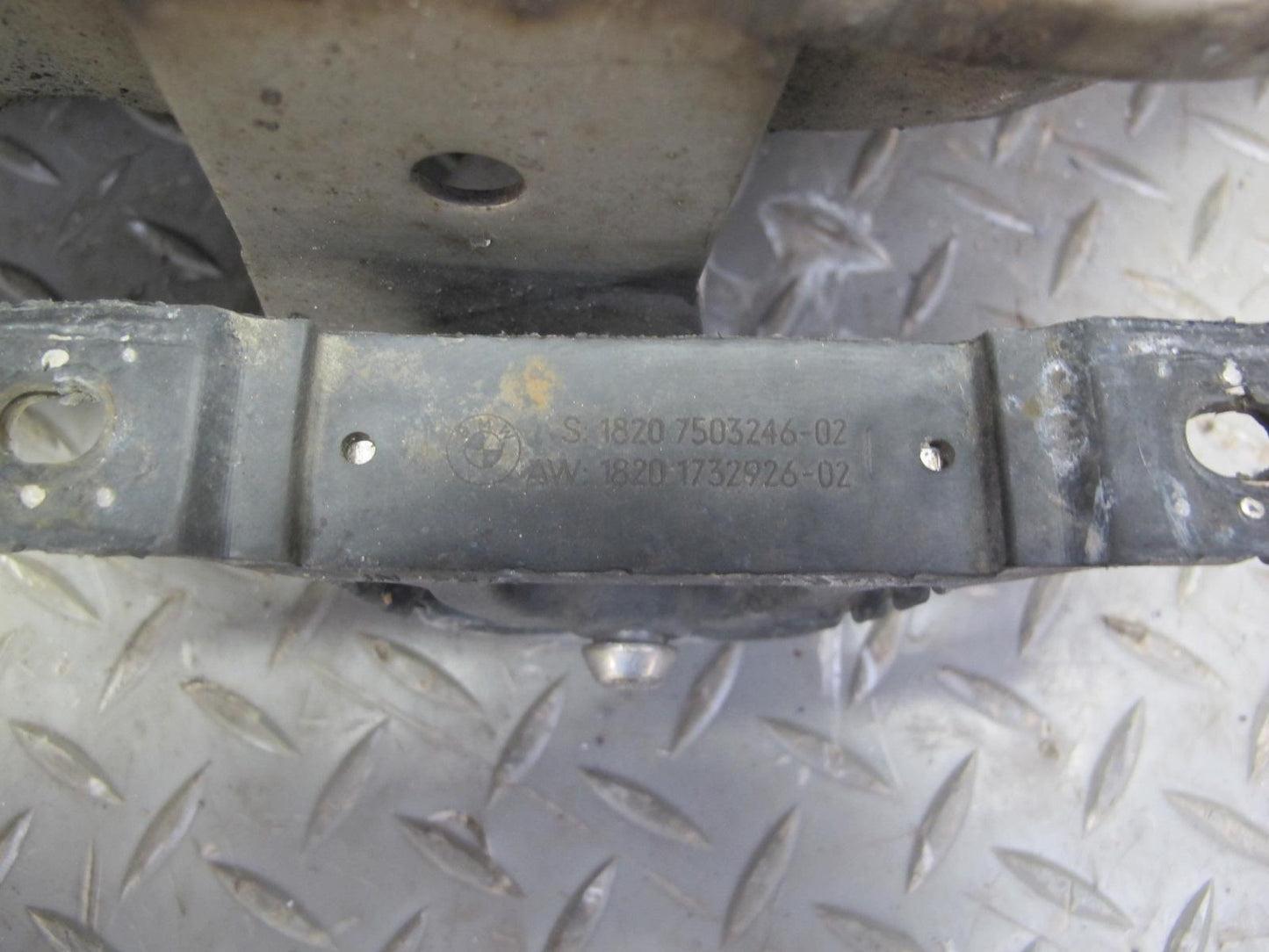 01-06 BMW E46 330ci Convertible Rear Exhaust Muffler 7502553 OEM