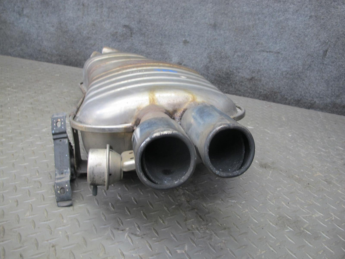 01-06 BMW E46 330ci Convertible Rear Exhaust Muffler 7502553 OEM