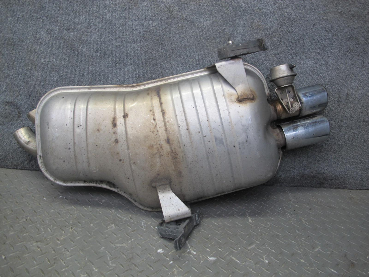 01-06 BMW E46 330ci Convertible Rear Exhaust Muffler 7502553 OEM