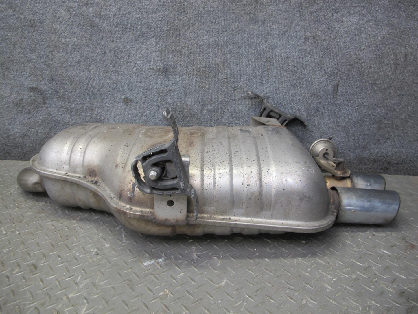 01-06 BMW E46 330ci Convertible Rear Exhaust Muffler 7502553 OEM