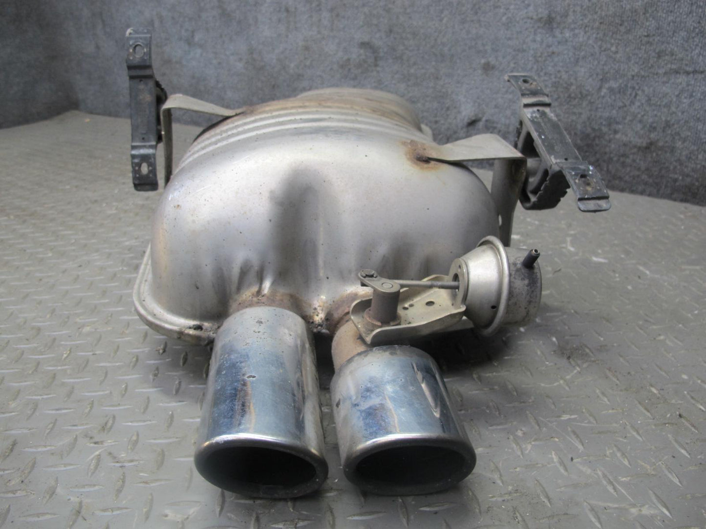 01-06 BMW E46 330ci Convertible Rear Exhaust Muffler 7502553 OEM