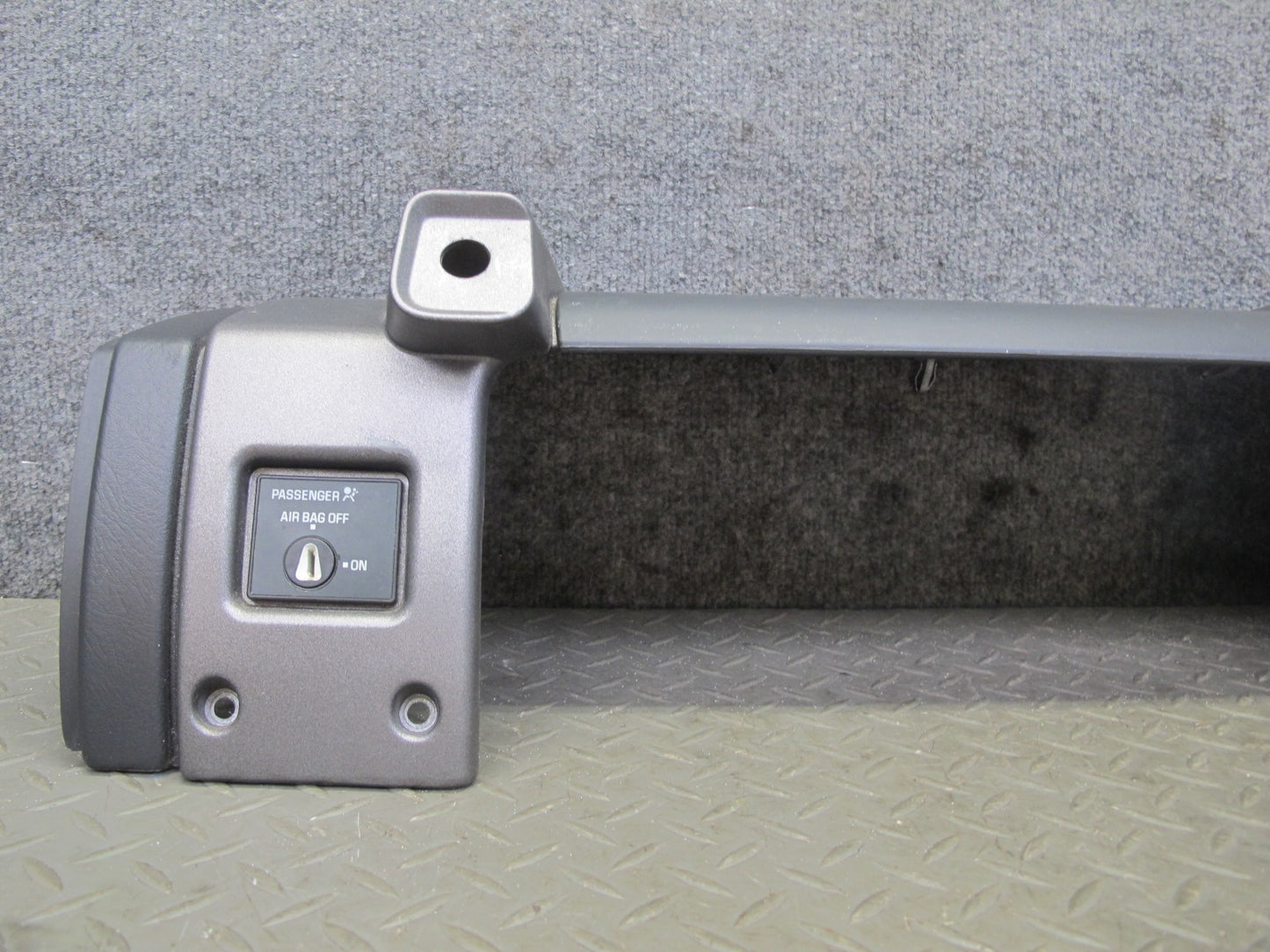 2003-2004 Hummer H2 Right Side Dash Upper Trim Panel W/ Air Vent Assembly