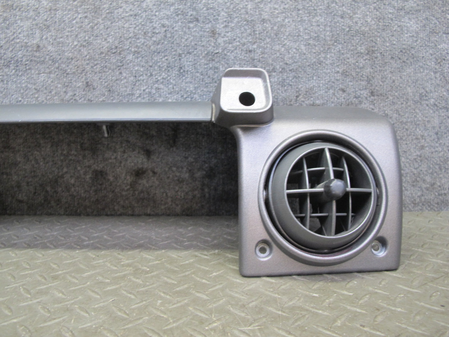 2003-2004 Hummer H2 Right Side Dash Upper Trim Panel W/ Air Vent Assembly