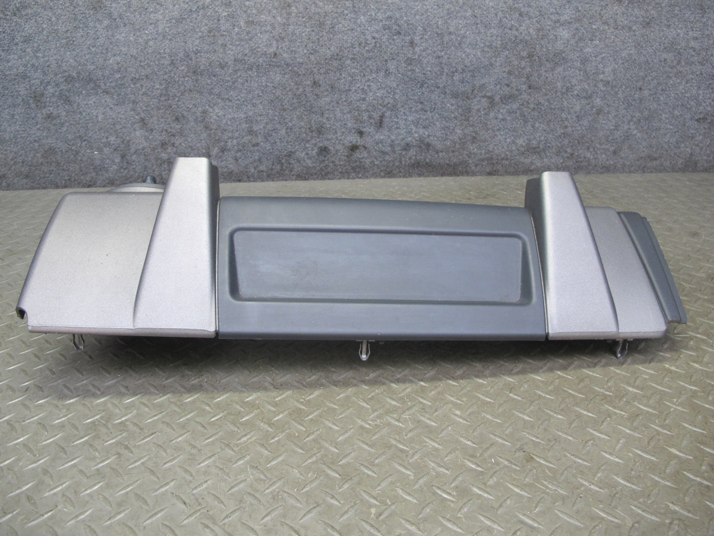 2003-2004 Hummer H2 Right Side Dash Upper Trim Panel W/ Air Vent Assembly