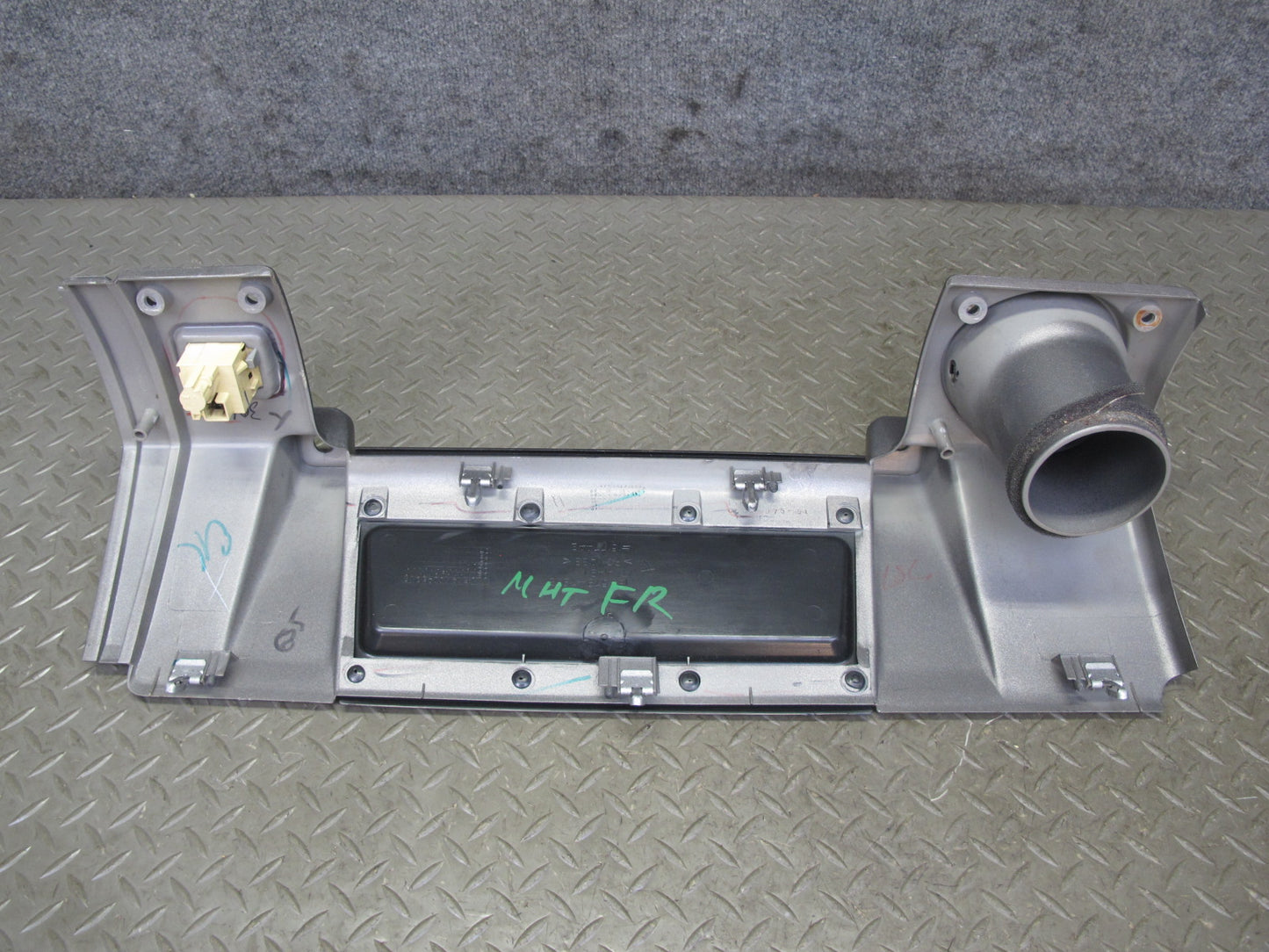 2003-2004 Hummer H2 Right Side Dash Upper Trim Panel W/ Air Vent Assembly