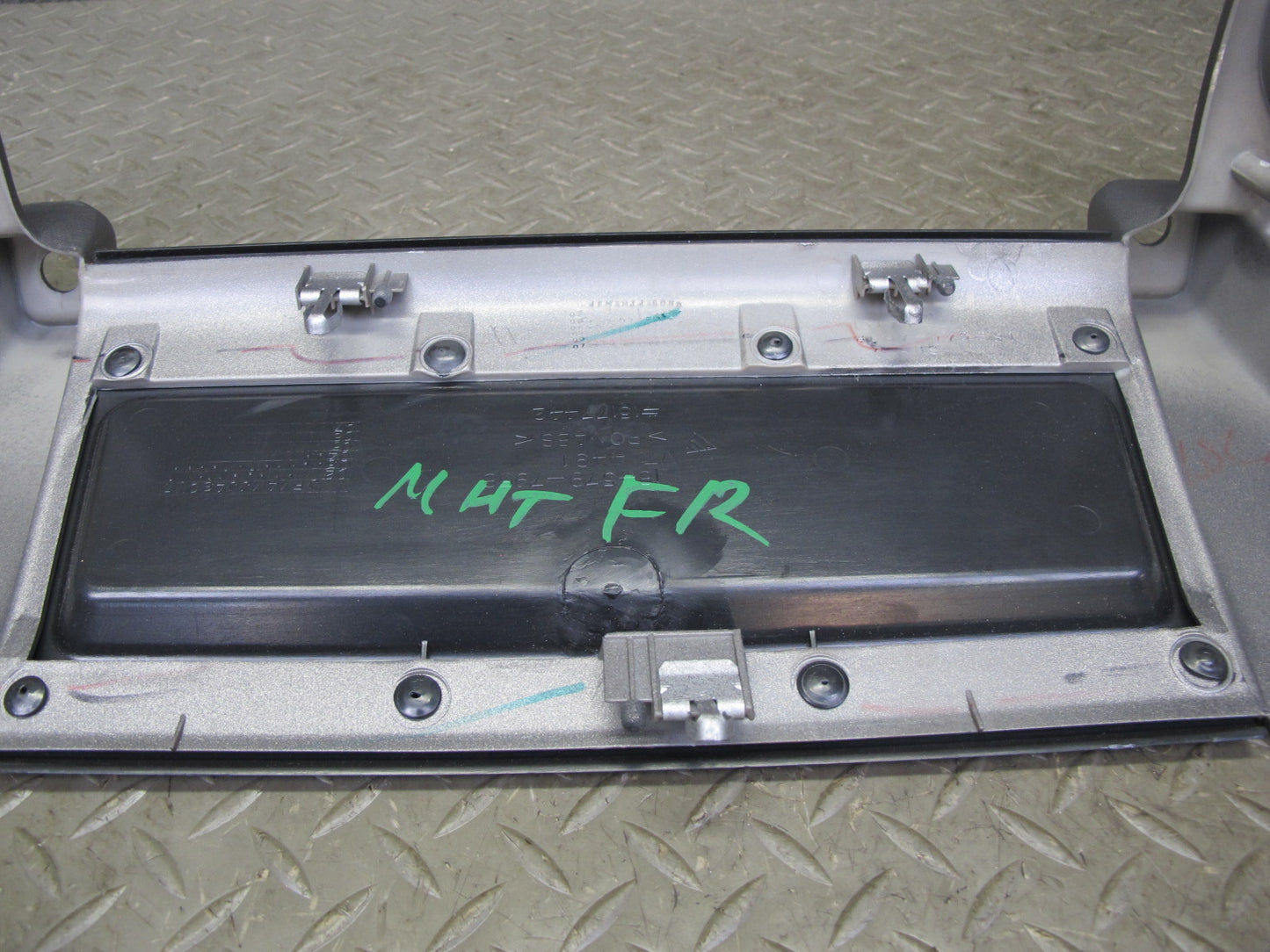 2003-2004 Hummer H2 Right Side Dash Upper Trim Panel W/ Air Vent Assembly