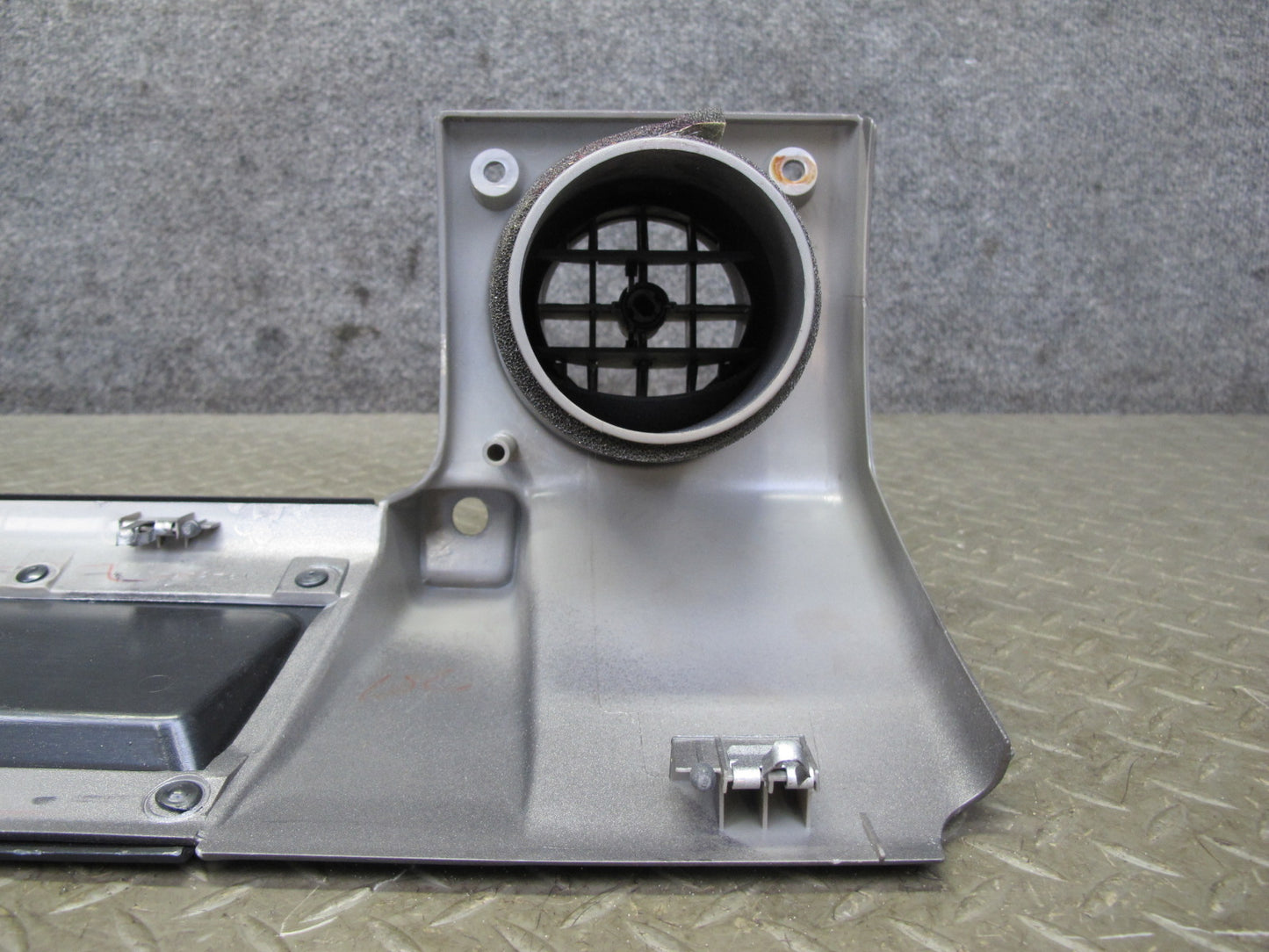 2003-2004 Hummer H2 Right Side Dash Upper Trim Panel W/ Air Vent Assembly