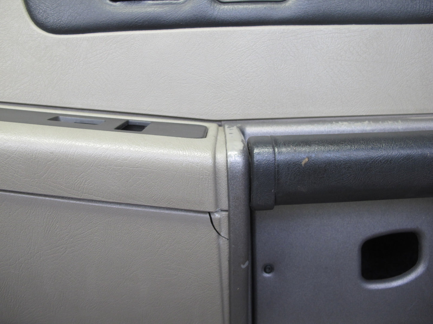 2003-2004 Hummer H2 Front Right Pass Side Door Interior Trim Cover Panel