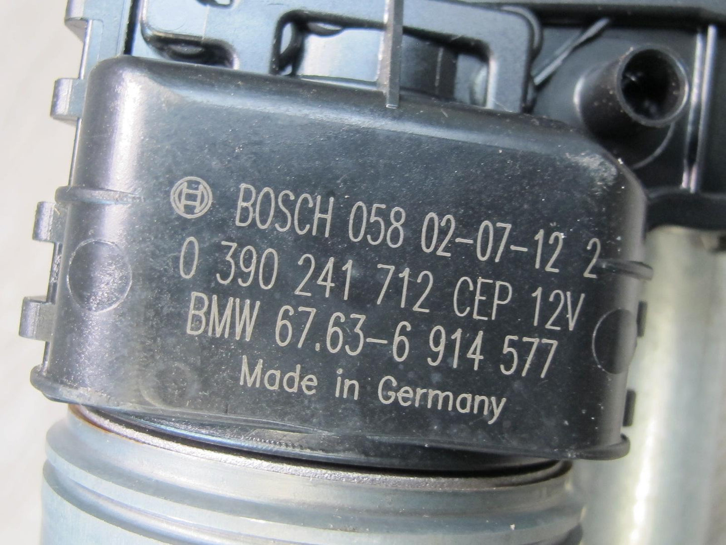 01-06 BMW E46 330ci Windshield Wiper Transmission Linkage w Motor OEM