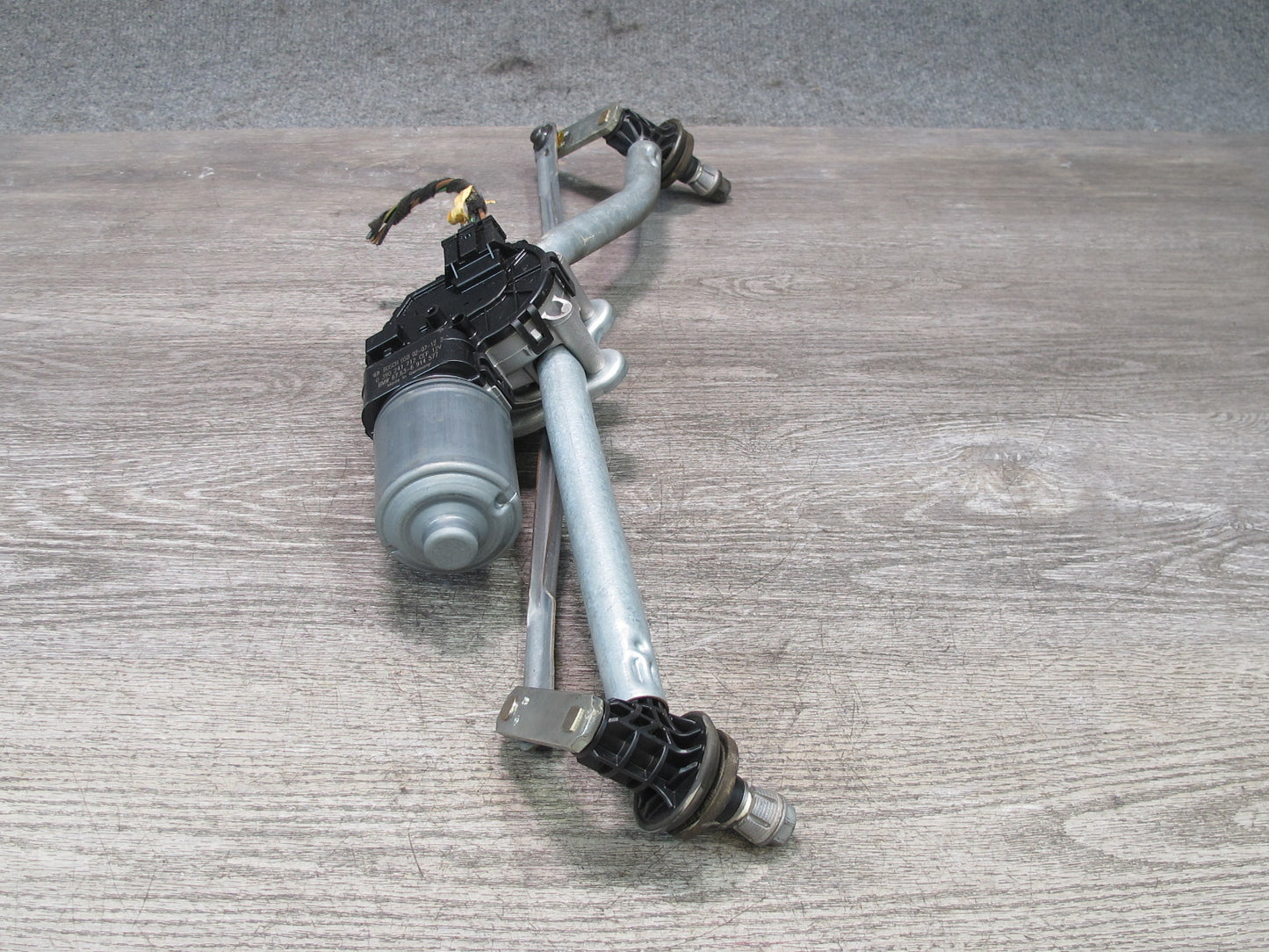 01-06 BMW E46 330ci Windshield Wiper Transmission Linkage w Motor OEM