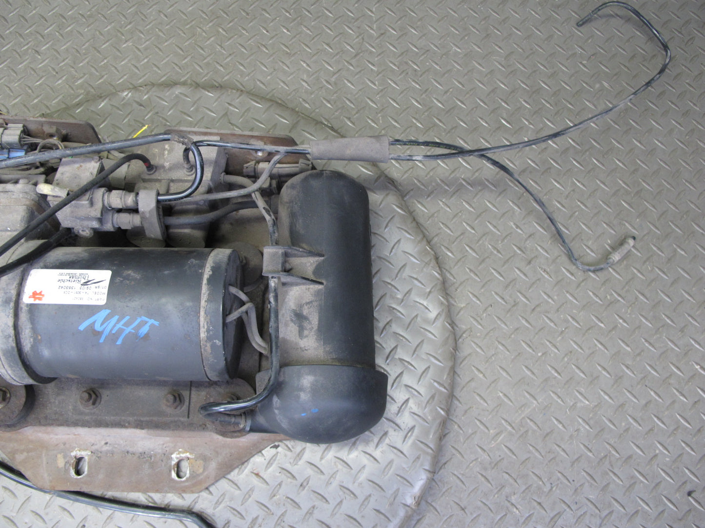 2003-2004 Hummer H2 Air Ride Suspension Compressor Pump Module 980421