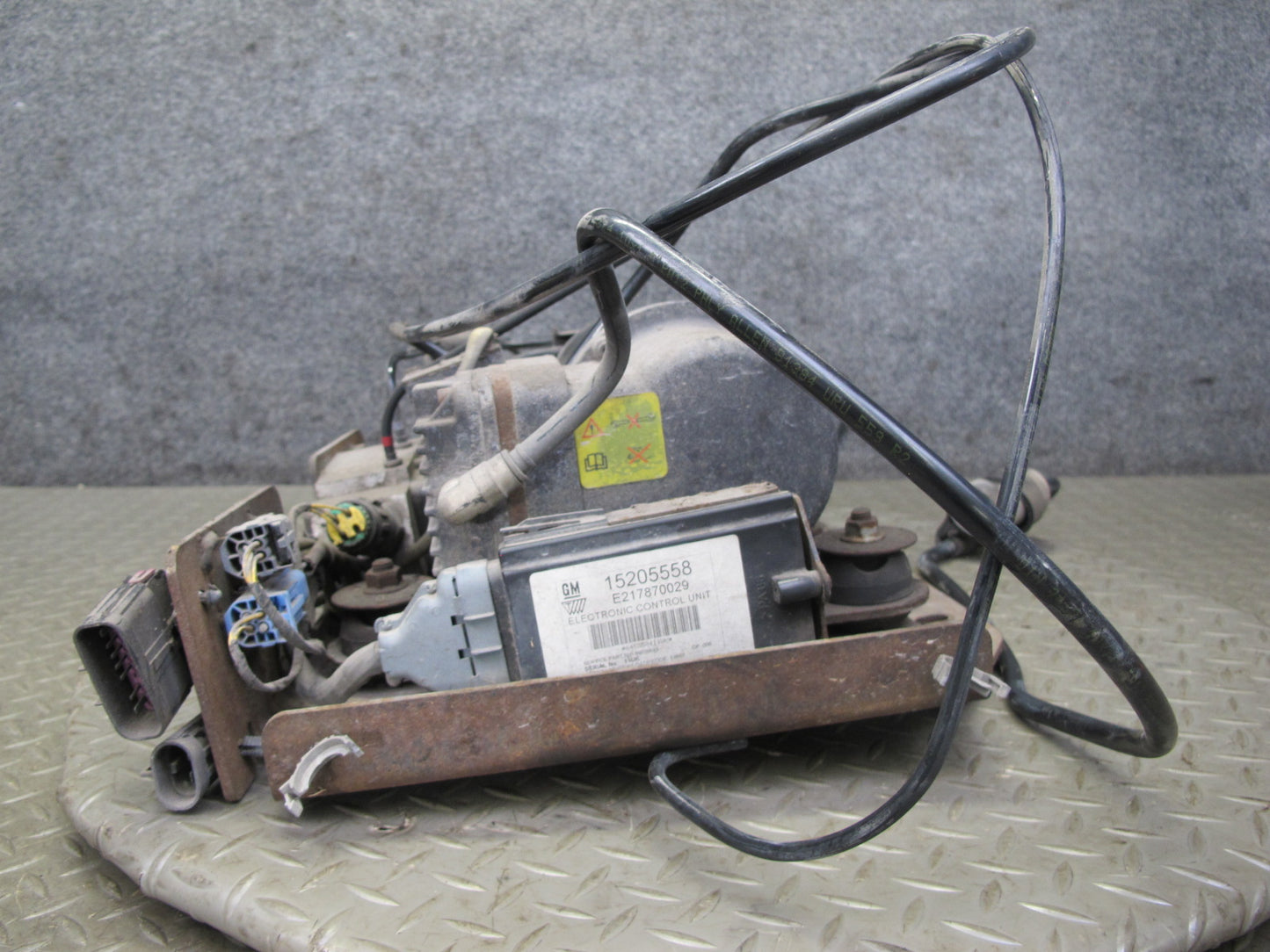 2003-2004 Hummer H2 Air Ride Suspension Compressor Pump Module 980421