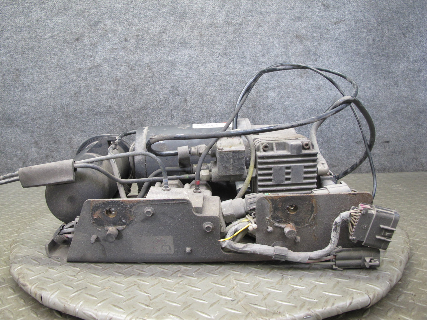 2003-2004 Hummer H2 Air Ride Suspension Compressor Pump Module 980421