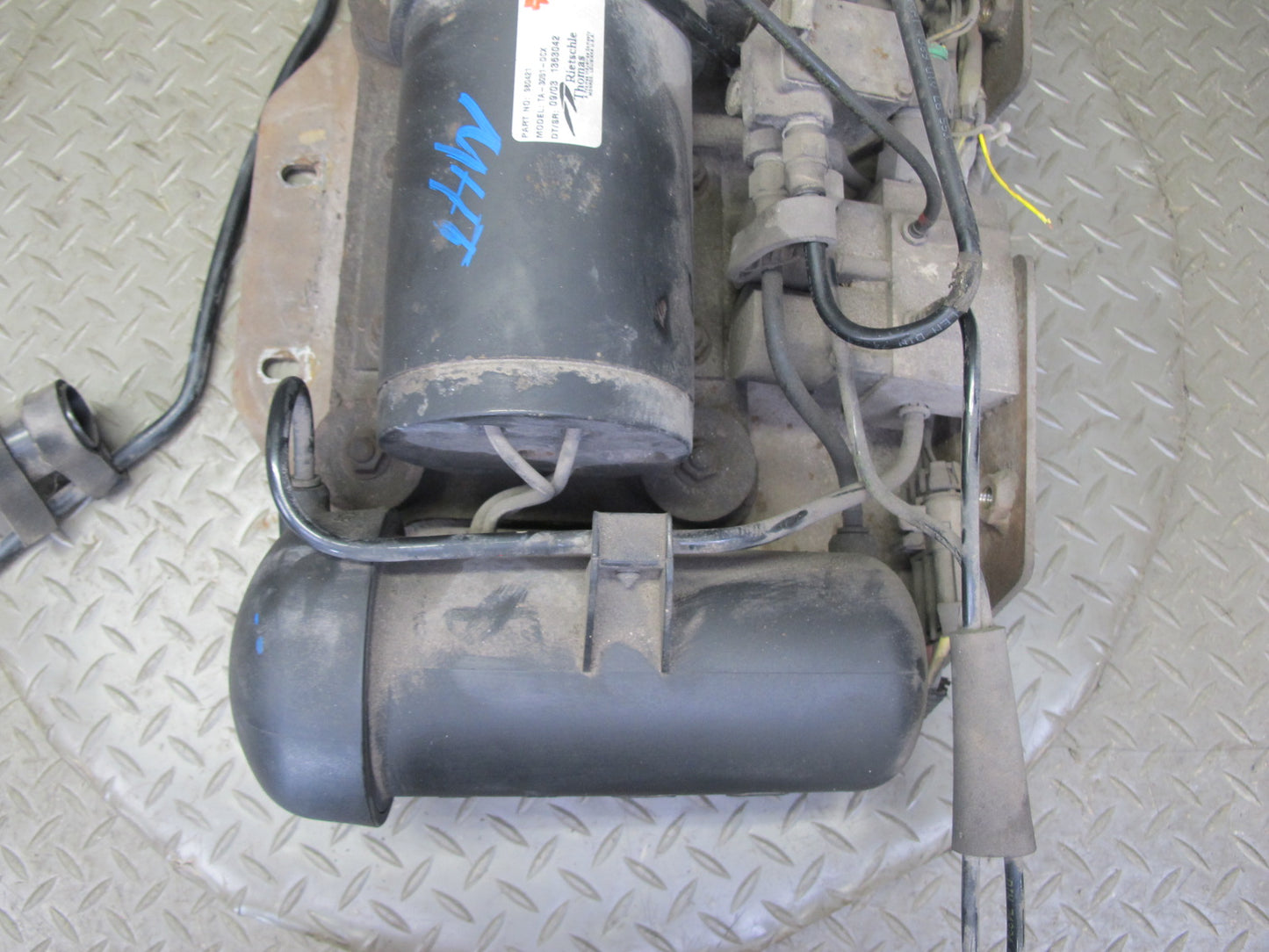 2003-2004 Hummer H2 Air Ride Suspension Compressor Pump Module 980421