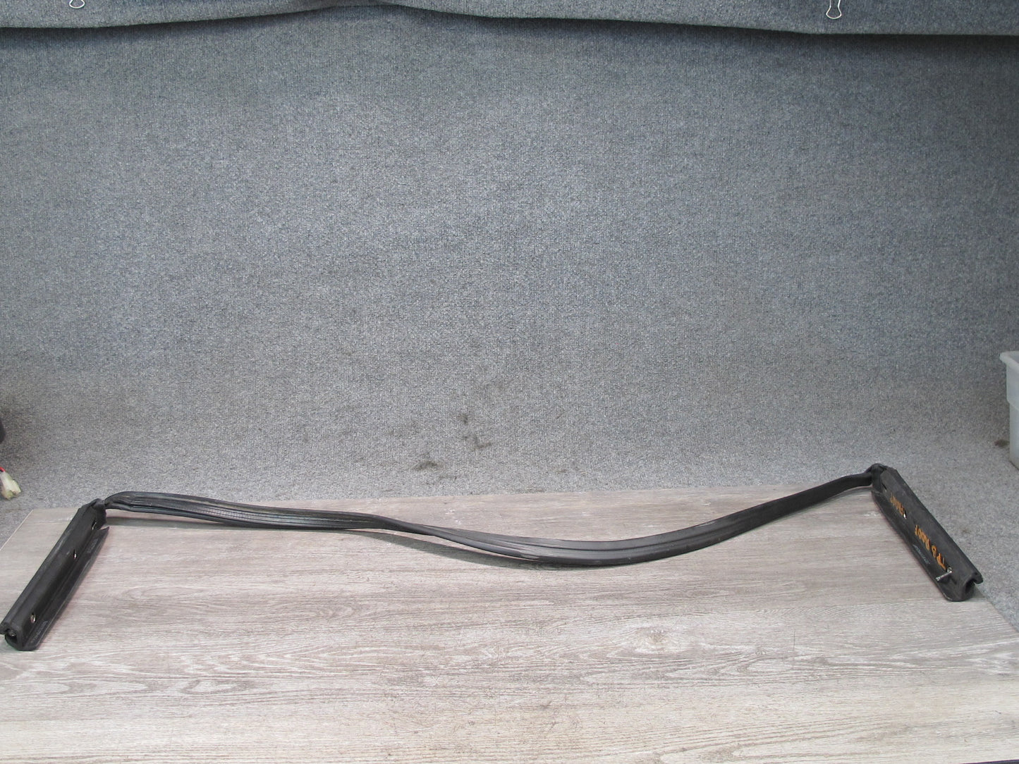 01-06 BMW E46 330ci Convertible Soft TOP Roof Cowl Weatherstrip Rubber Seal OEM