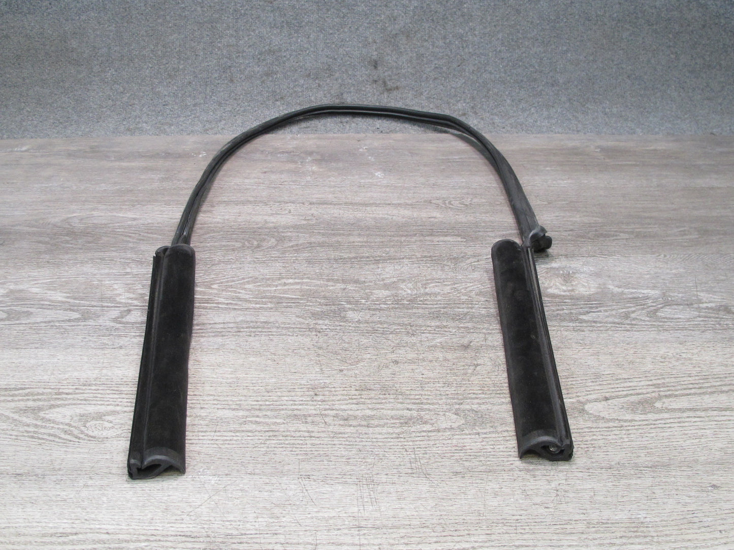 01-06 BMW E46 330ci Convertible Soft TOP Roof Cowl Weatherstrip Rubber Seal OEM