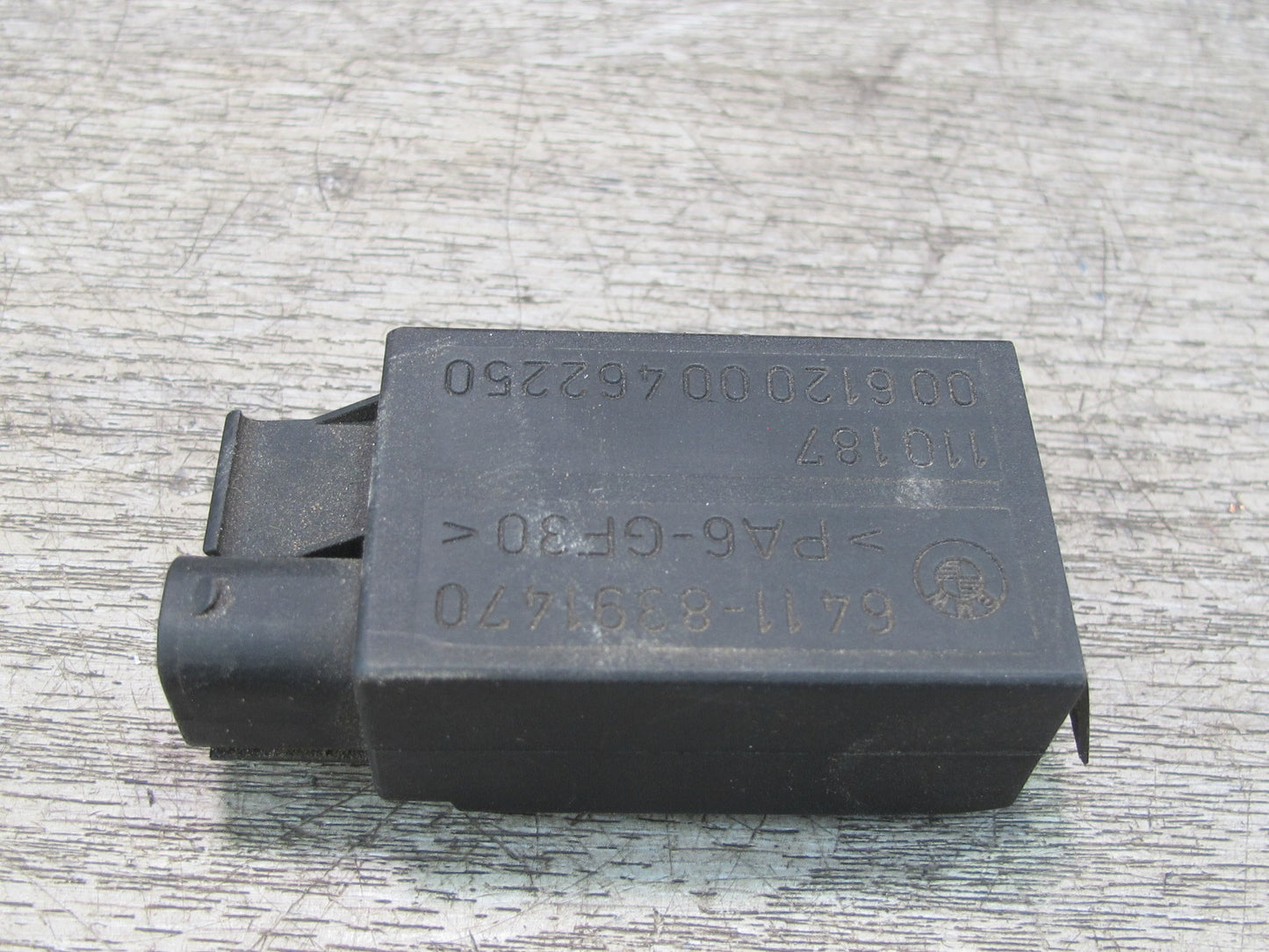 01-06 BMW E46 330ci Auxiliary AUX Cooling Fan Control Module 8391470 OEM