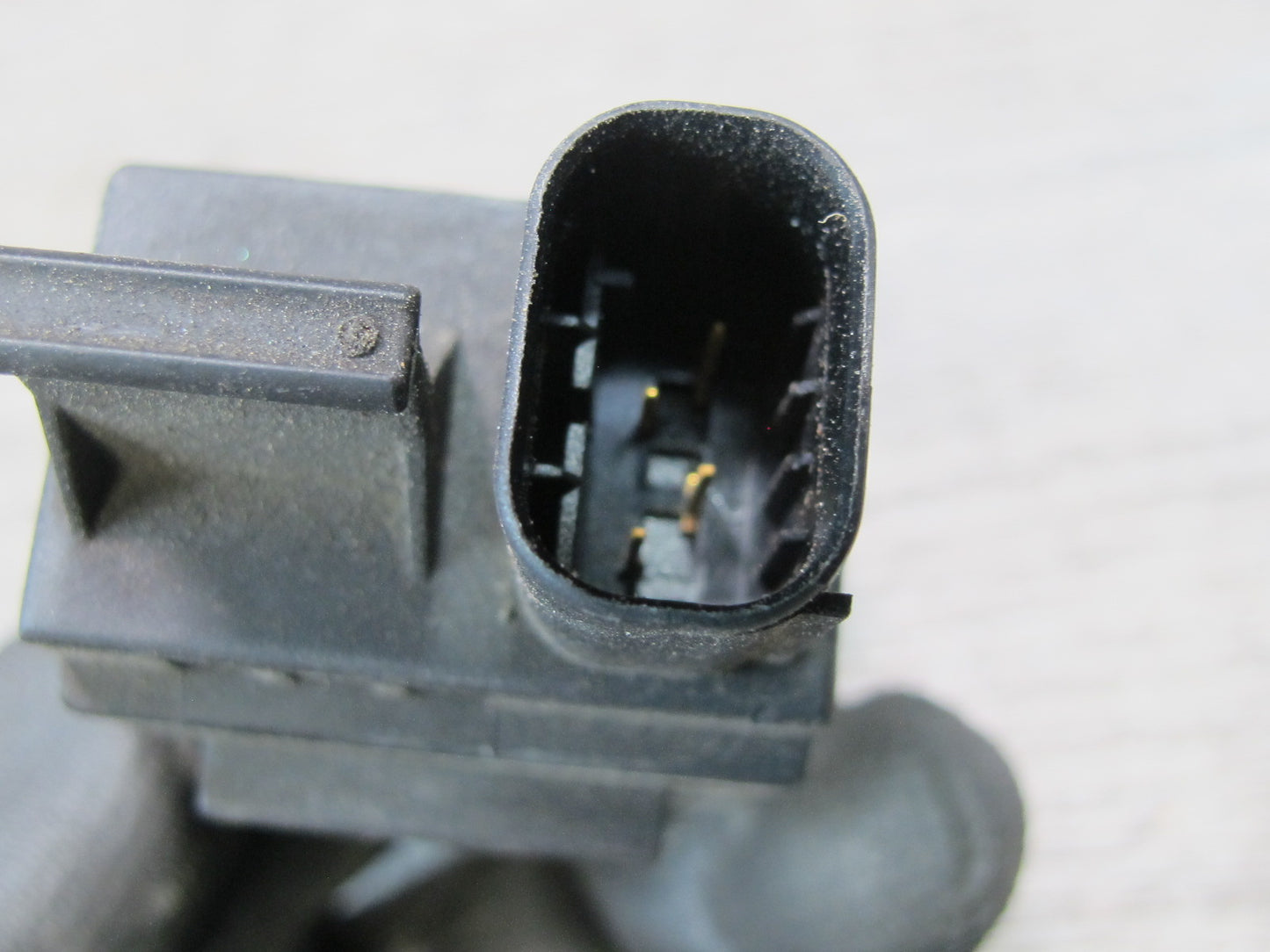 01-06 BMW E46 330ci Auxiliary AUX Cooling Fan Control Module 8391470 OEM