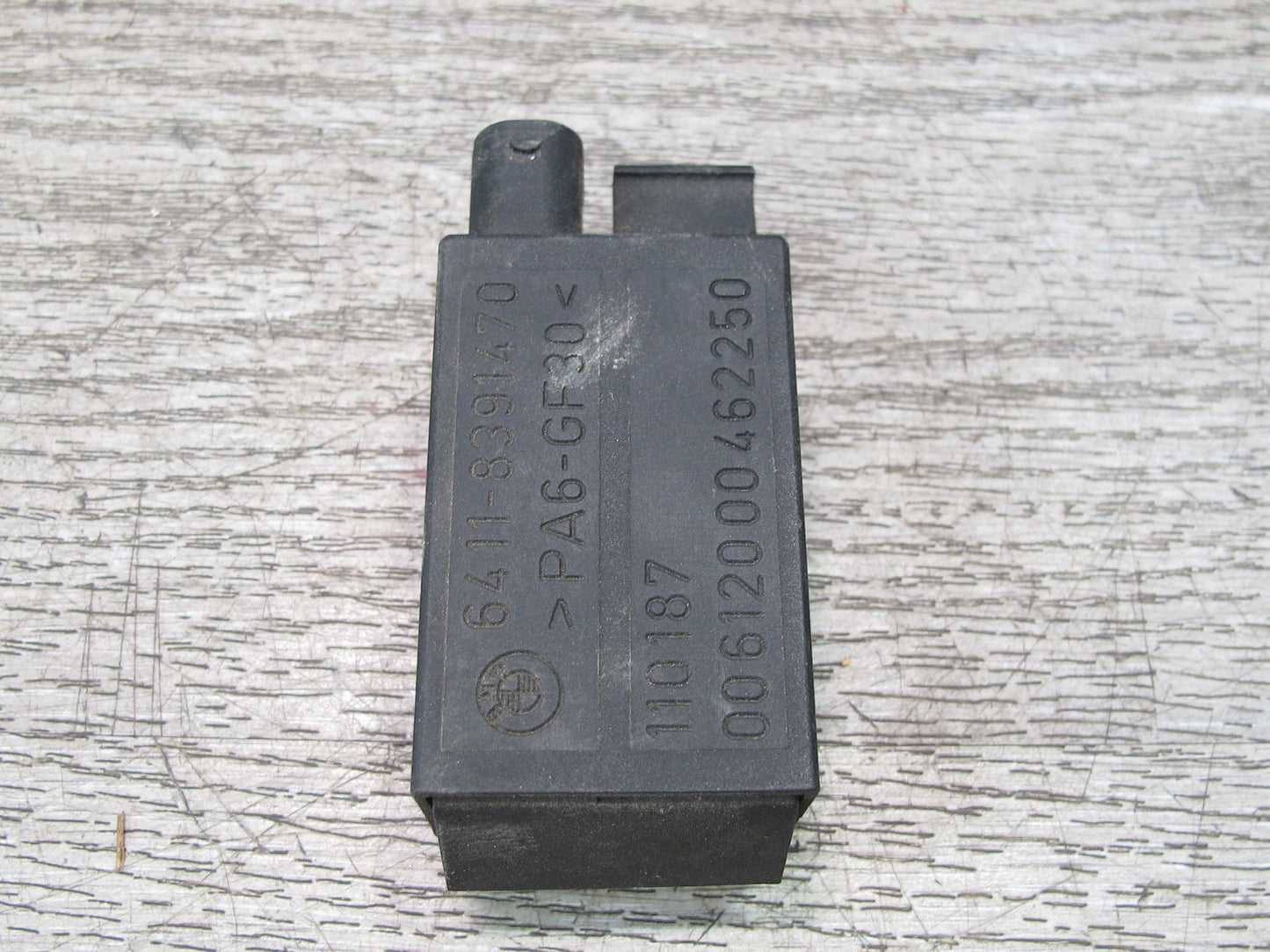 01-06 BMW E46 330ci Auxiliary AUX Cooling Fan Control Module 8391470 OEM