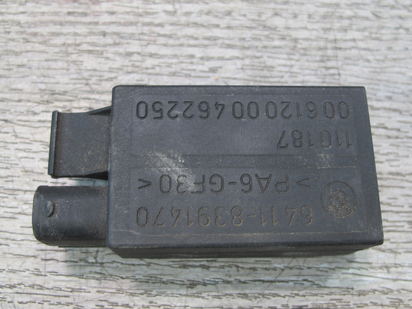 01-06 BMW E46 330ci Auxiliary AUX Cooling Fan Control Module 8391470 OEM