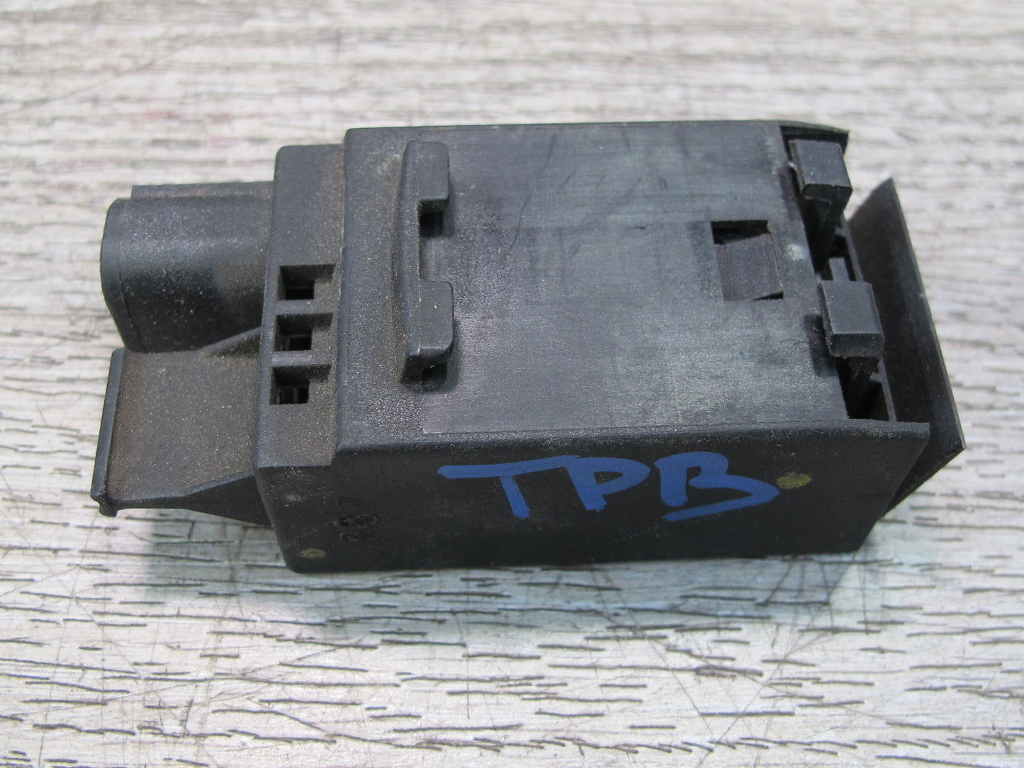 01-06 BMW E46 330ci Auxiliary AUX Cooling Fan Control Module 8391470 OEM