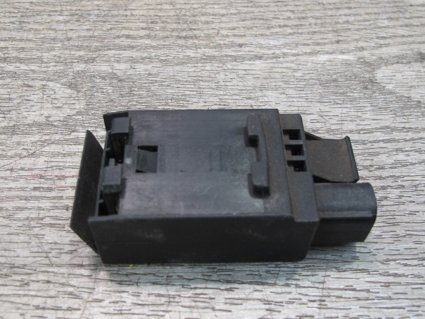 01-06 BMW E46 330ci Auxiliary AUX Cooling Fan Control Module 8391470 OEM