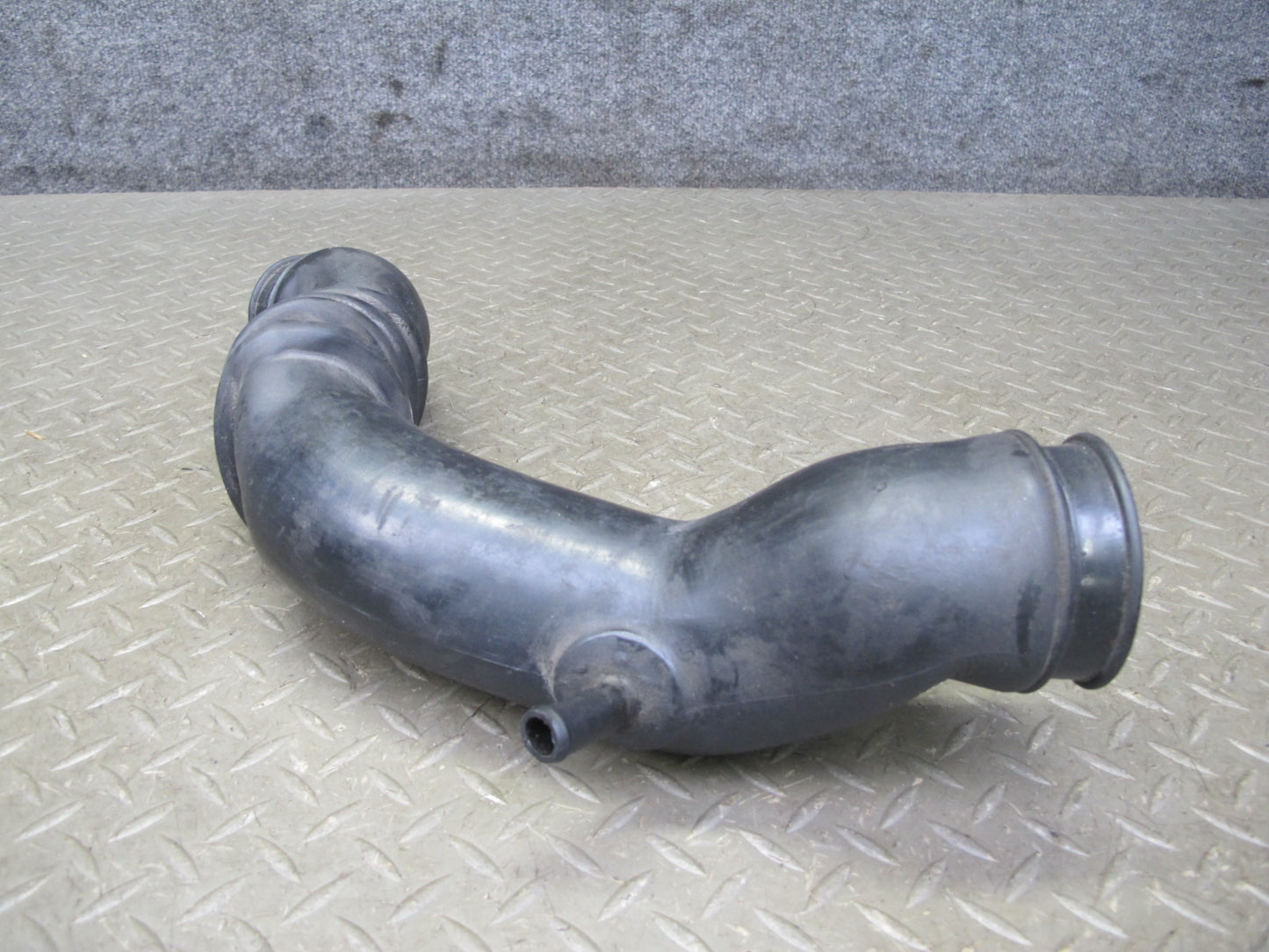 90-96 Nissan Z32 300ZX Turbo Set of 2 Left & Right Air Intake Duct Tube Pipe OEM