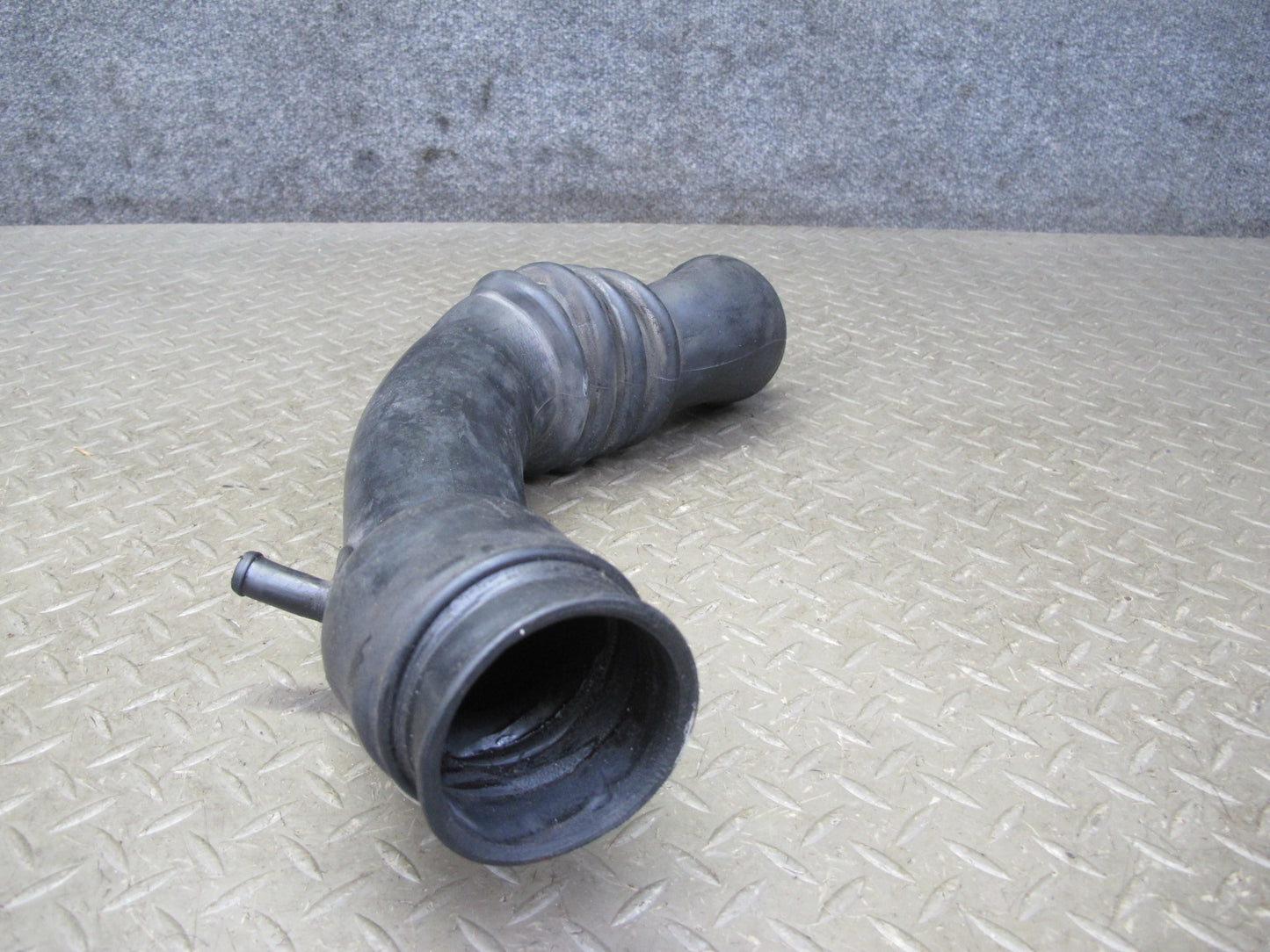 90-96 Nissan Z32 300ZX Turbo Set of 2 Left & Right Air Intake Duct Tube Pipe OEM