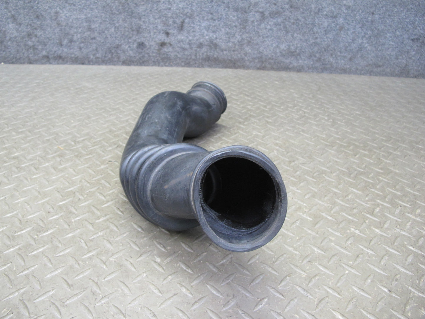 90-96 Nissan Z32 300ZX Turbo Set of 2 Left & Right Air Intake Duct Tube Pipe OEM