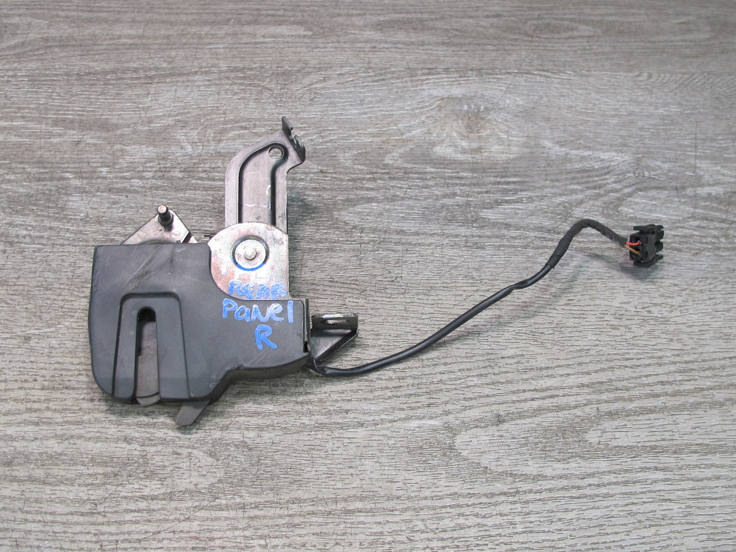01-06 BMW E46 330CI Convertible Set of 2 Rear Folding TOP Roof Lock Latch OEM