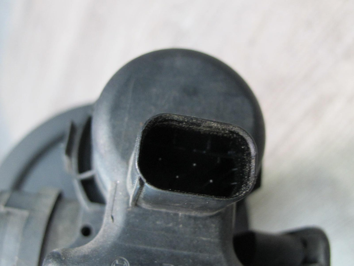 01-06 BMW E46 330ci M54 Fuel Evap Vapor Charcoal Canister w Leak Pump Assy OEM