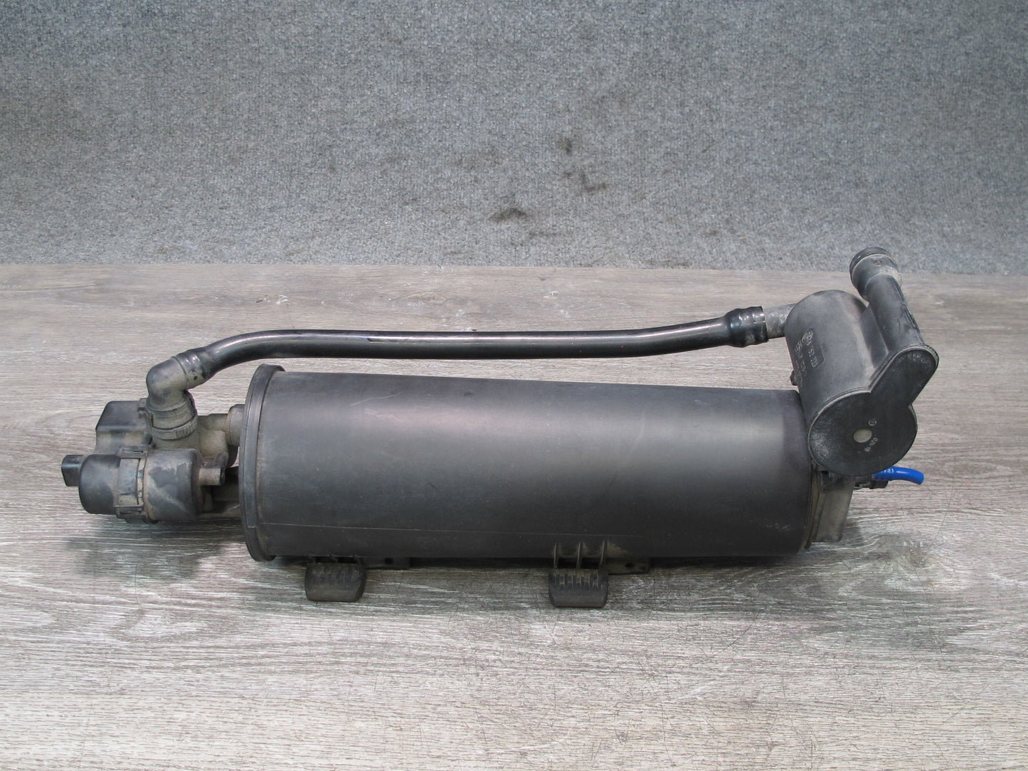 01-06 BMW E46 330ci M54 Fuel Evap Vapor Charcoal Canister w Leak Pump Assy OEM
