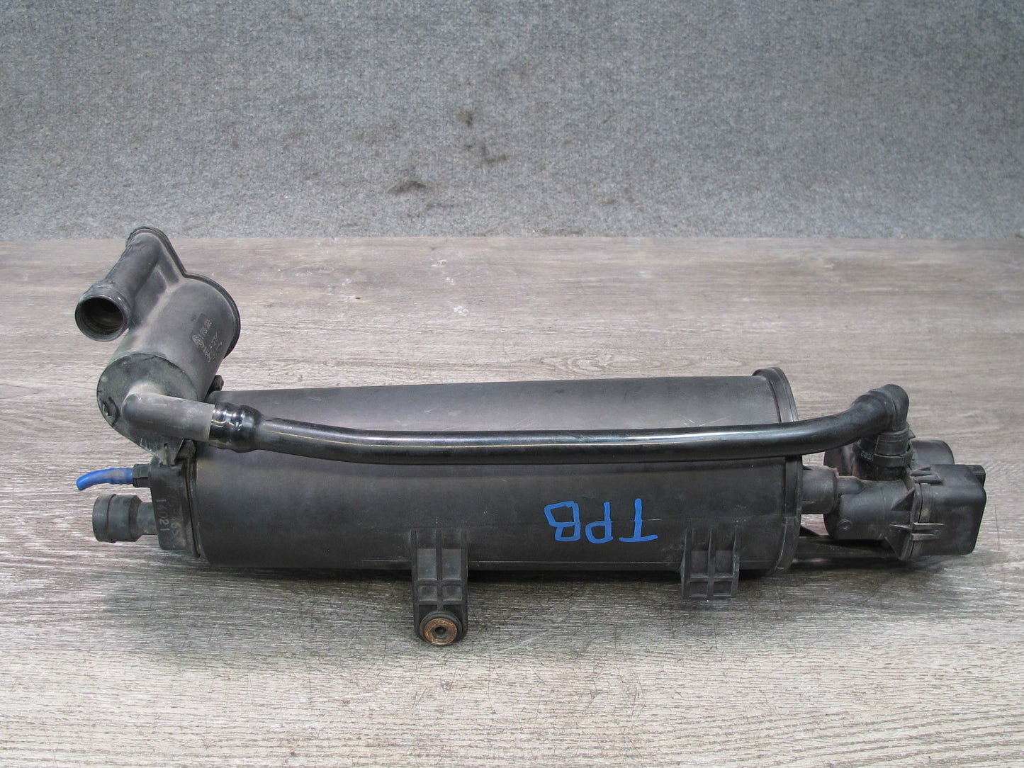 01-06 BMW E46 330ci M54 Fuel Evap Vapor Charcoal Canister w Leak Pump Assy OEM