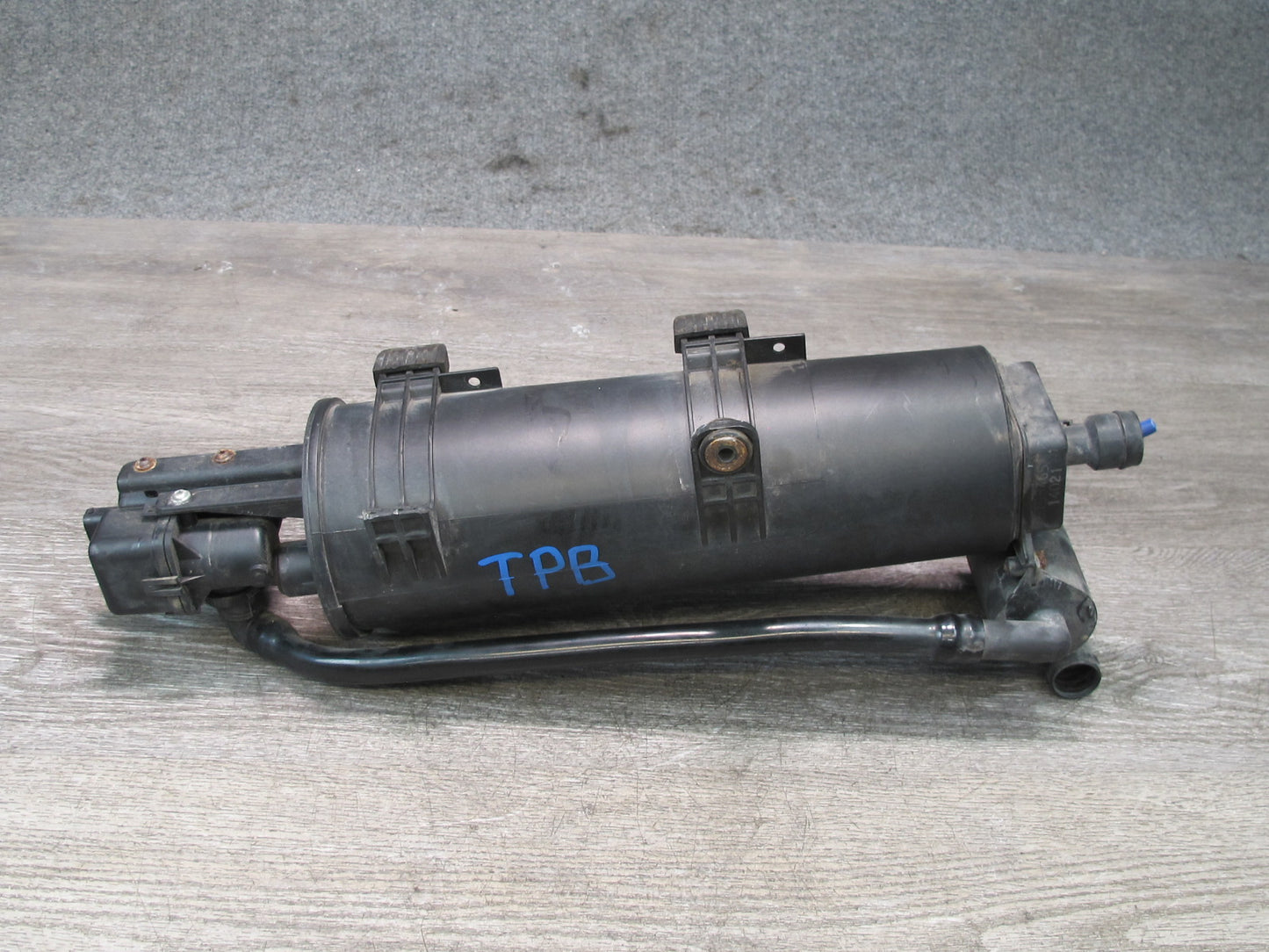 01-06 BMW E46 330ci M54 Fuel Evap Vapor Charcoal Canister w Leak Pump Assy OEM